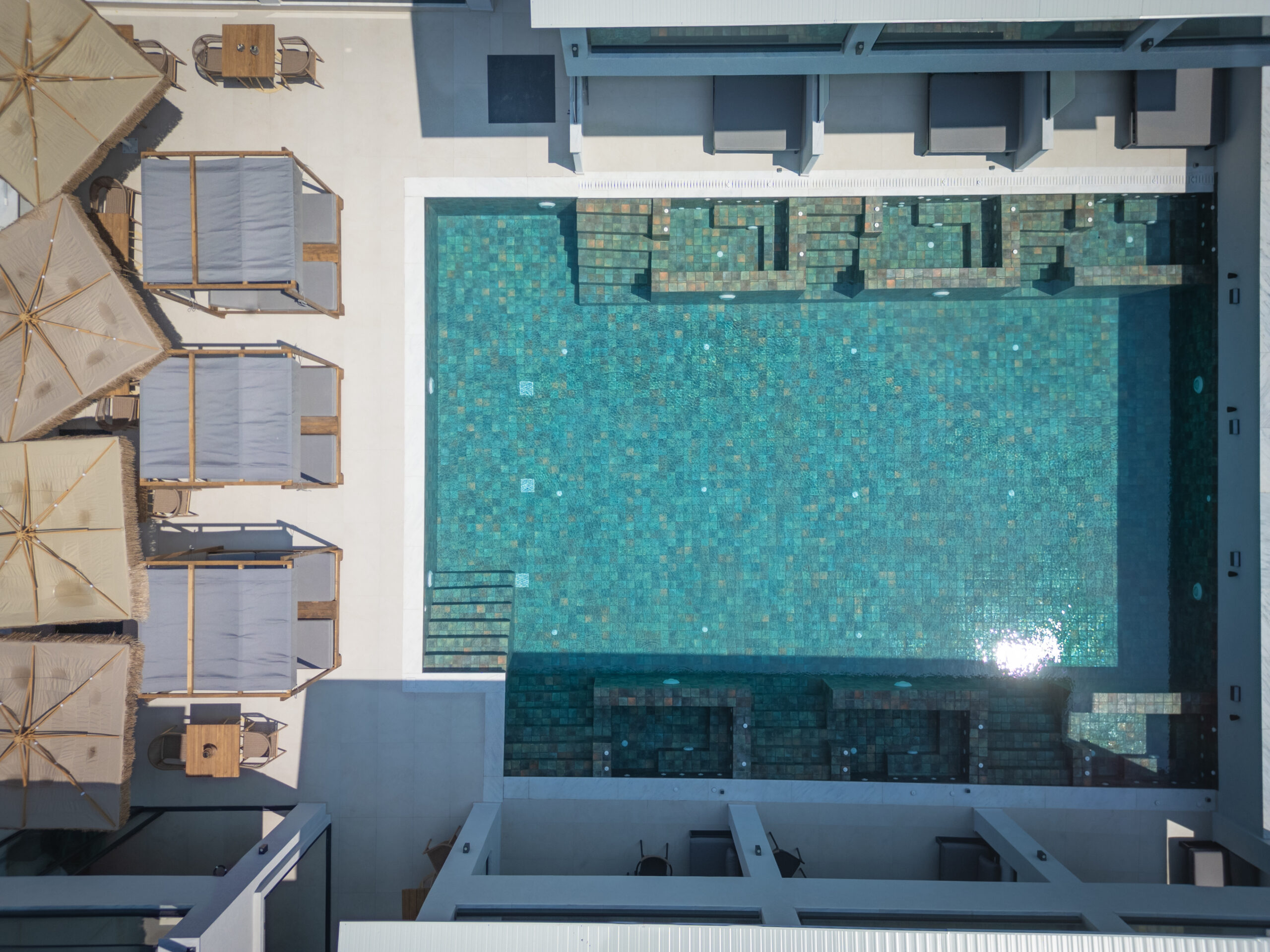 Tiara Holidays - Alora Luxury Suites - bazen